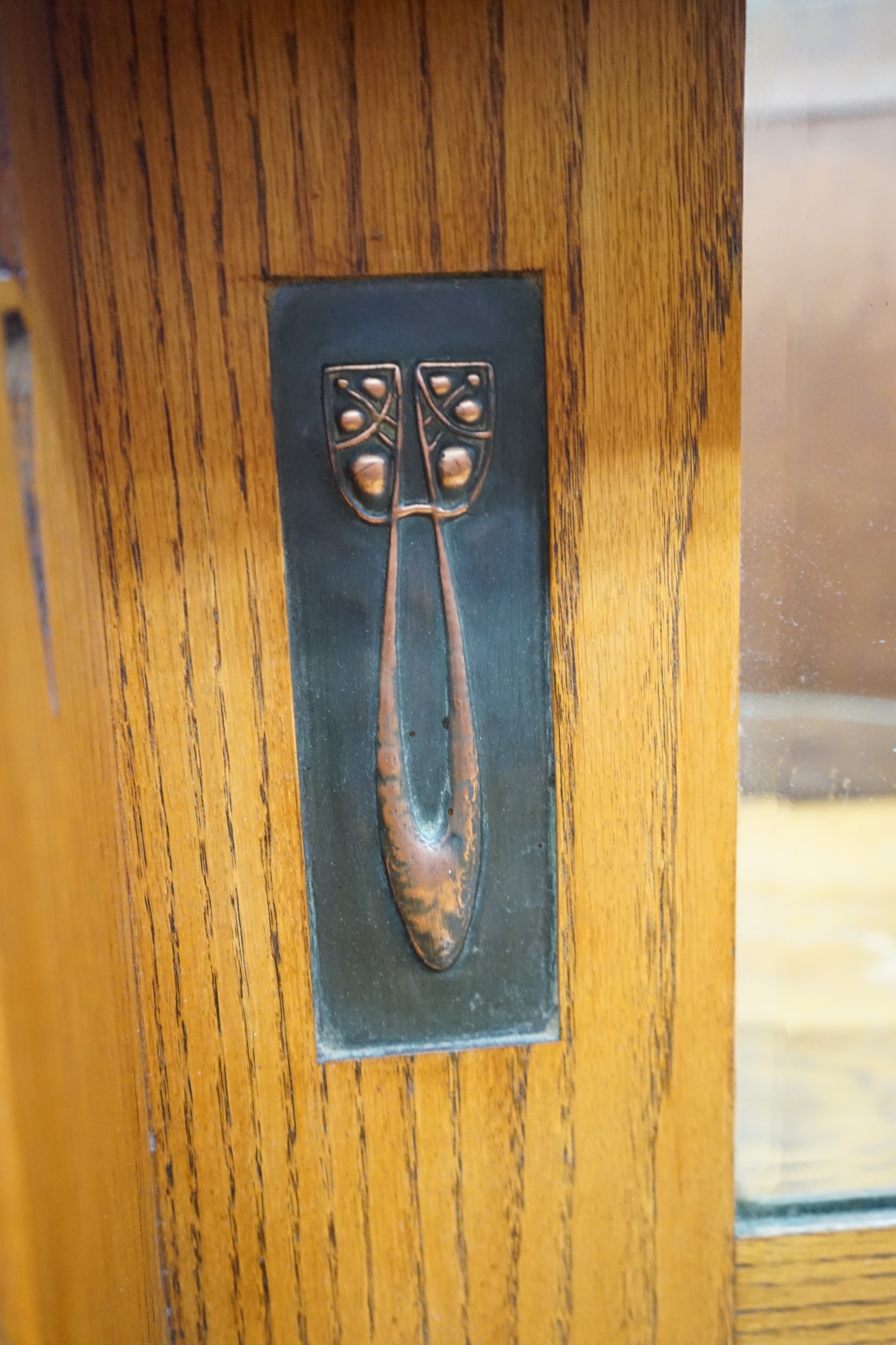 An Art Nouveau oak mirror back sideboard, length 122cm, depth 55cm, height 145cm